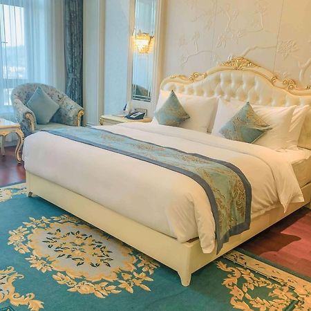 Hotel Wyndham Grand Kunming East Esterno foto