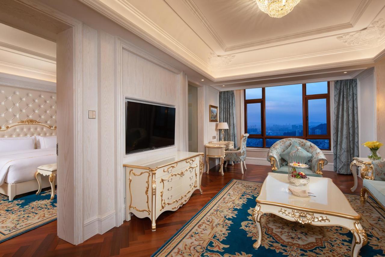 Hotel Wyndham Grand Kunming East Esterno foto