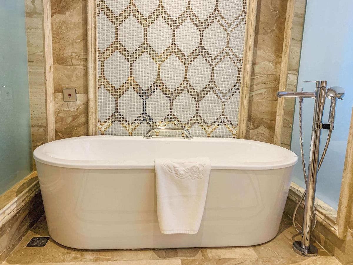 Hotel Wyndham Grand Kunming East Esterno foto